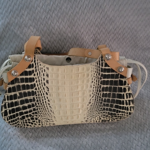 Handbag - Picture 3 of 4